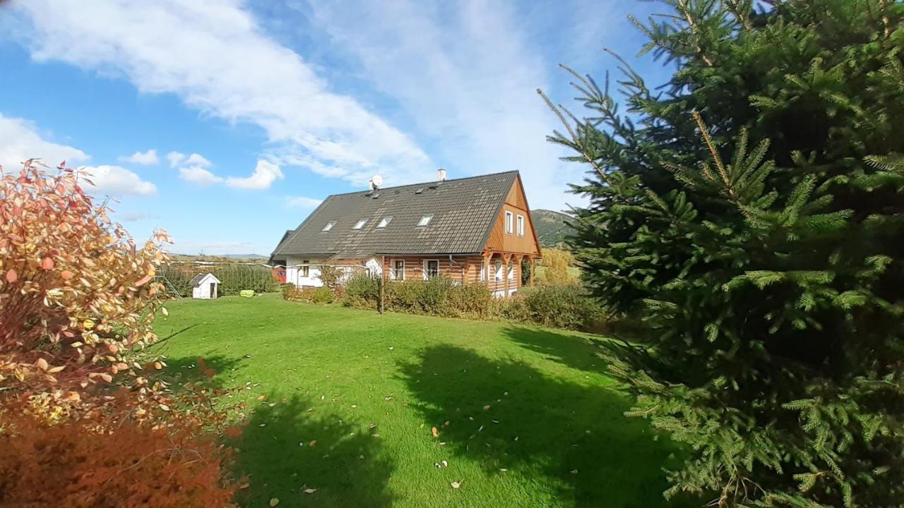Apartman V Chaloupce Na Vrsku Bernsdorf エクステリア 写真
