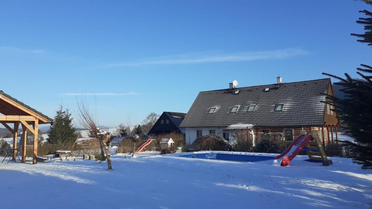 Apartman V Chaloupce Na Vrsku Bernsdorf エクステリア 写真