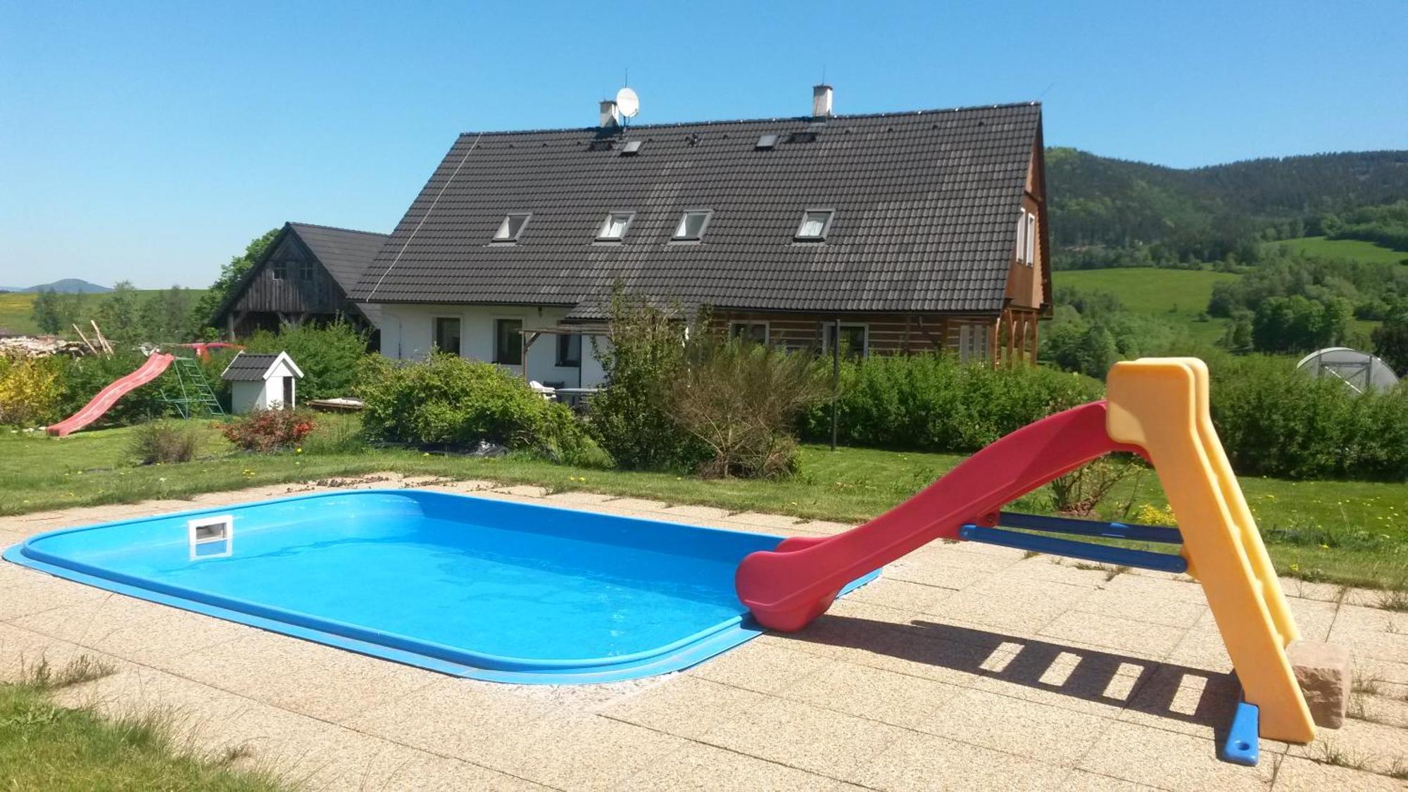 Apartman V Chaloupce Na Vrsku Bernsdorf エクステリア 写真