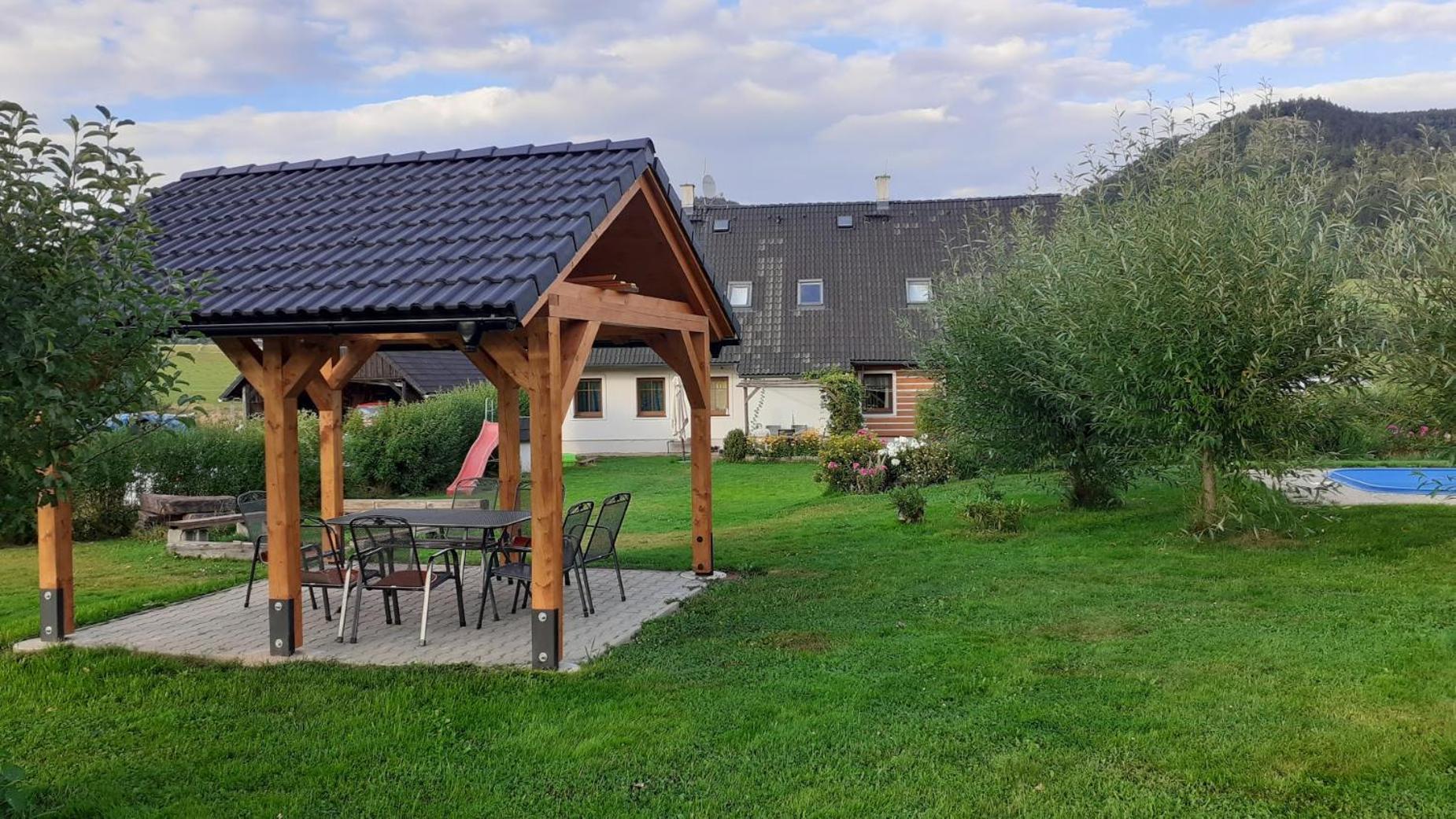 Apartman V Chaloupce Na Vrsku Bernsdorf エクステリア 写真