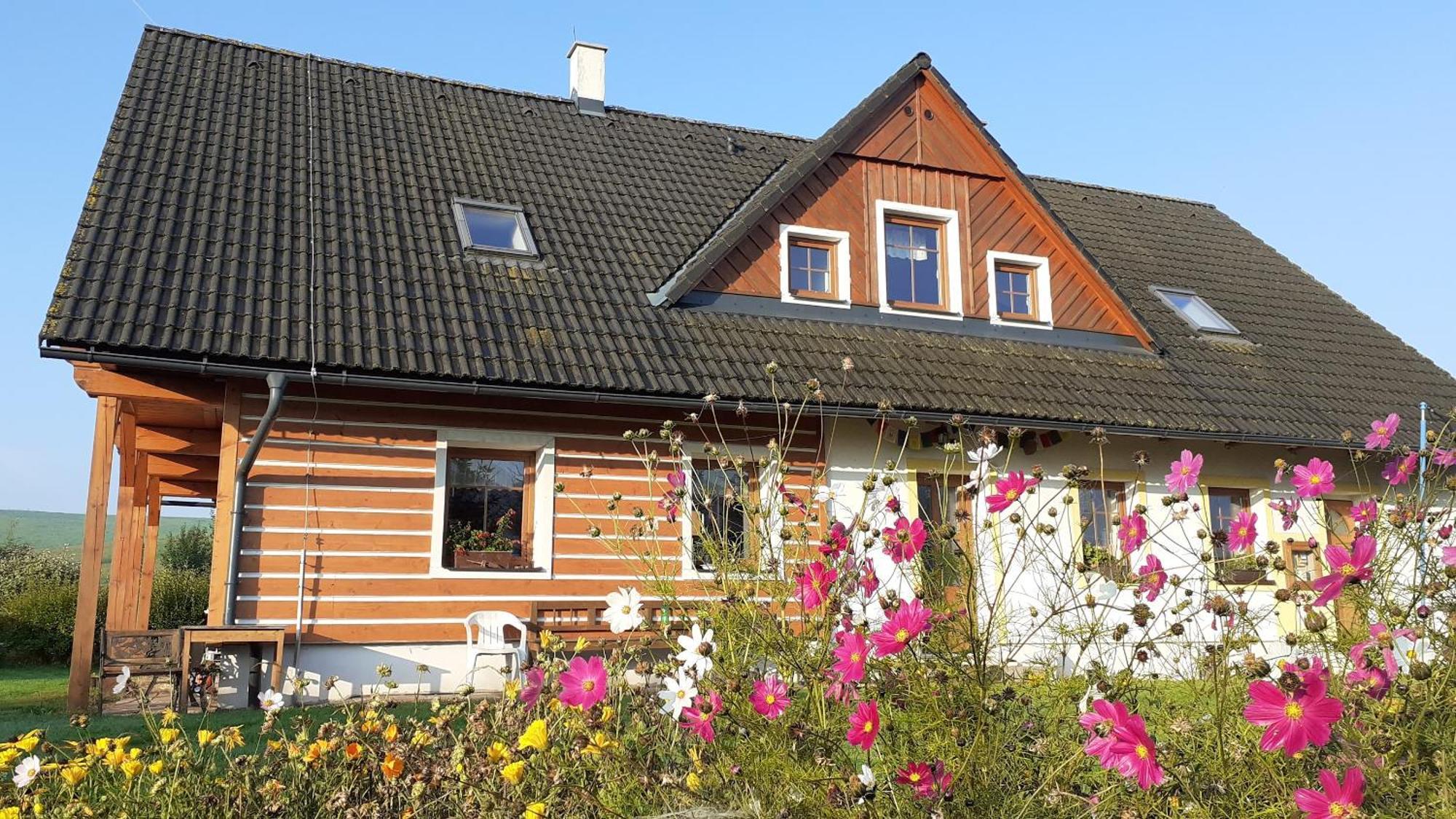 Apartman V Chaloupce Na Vrsku Bernsdorf エクステリア 写真